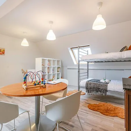 Дом отдыха Huswell - Cosy With Garden *