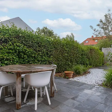 Huswell - Cosy With Garden Tatil Evi *